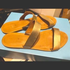 Mercantile Fiorentini size 8.5 gold leather sandals made in Italy